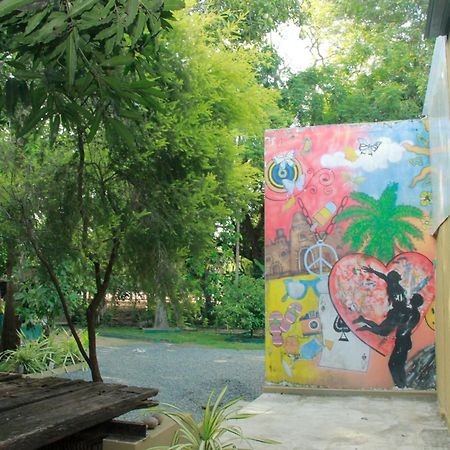 Traveler'S Haven Hostel At Colombo Intl Airport Katunayake Exterior photo
