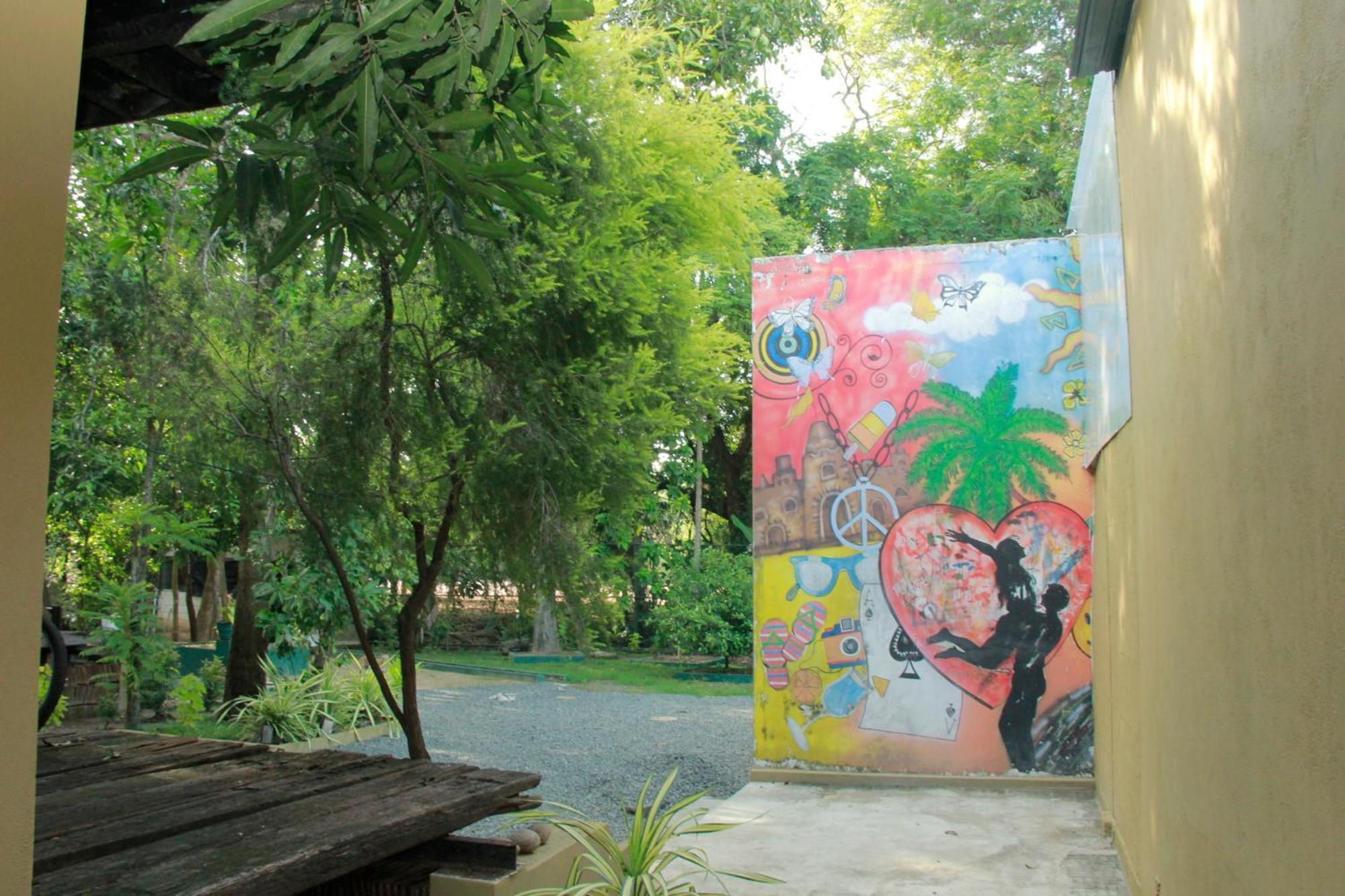 Traveler'S Haven Hostel At Colombo Intl Airport Katunayake Exterior photo