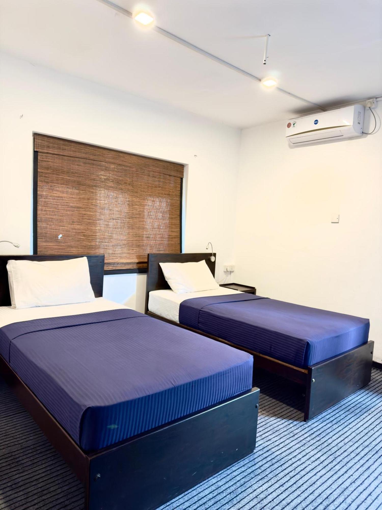 Traveler'S Haven Hostel At Colombo Intl Airport Katunayake Exterior photo