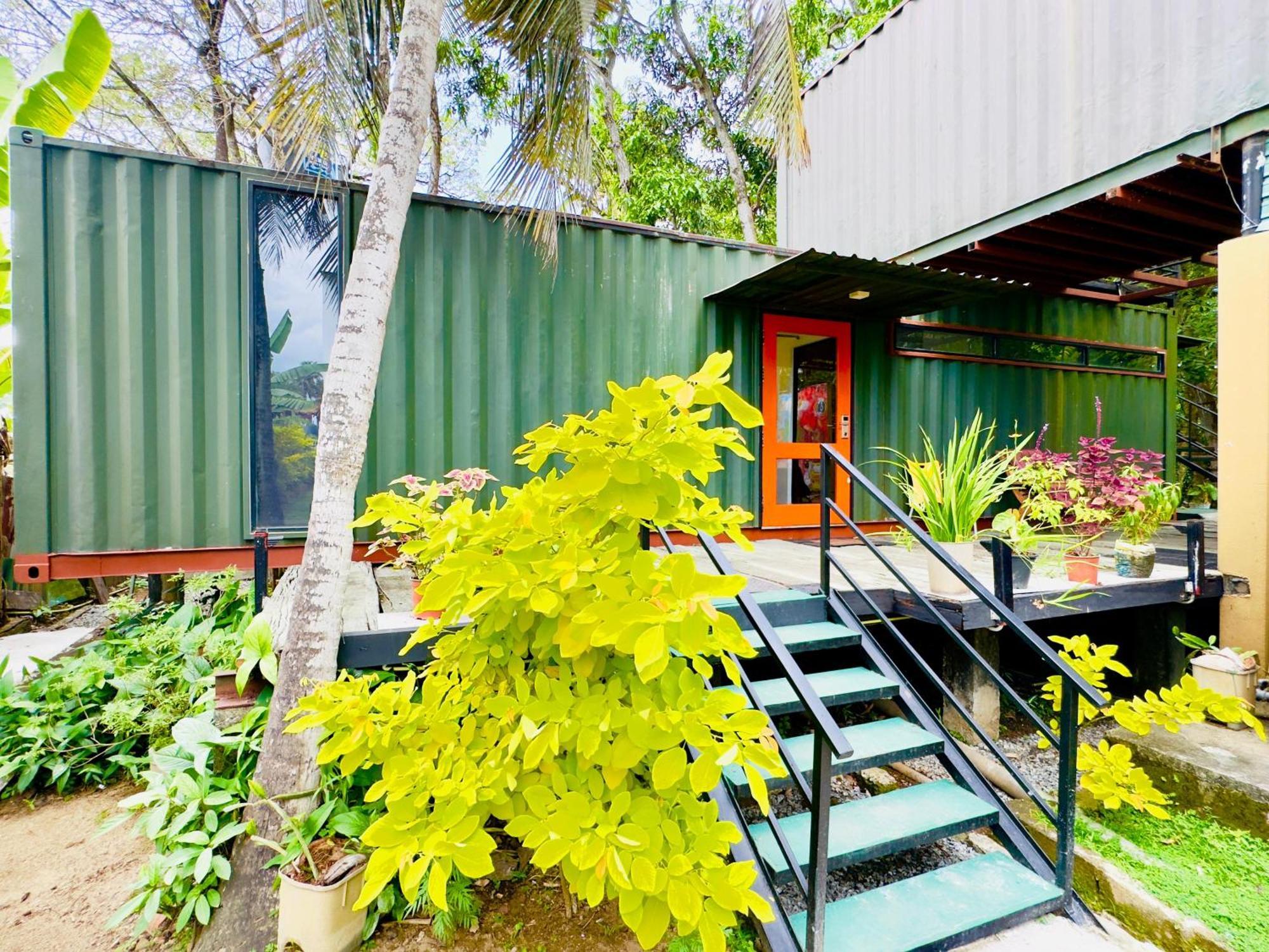 Traveler'S Haven Hostel At Colombo Intl Airport Katunayake Exterior photo