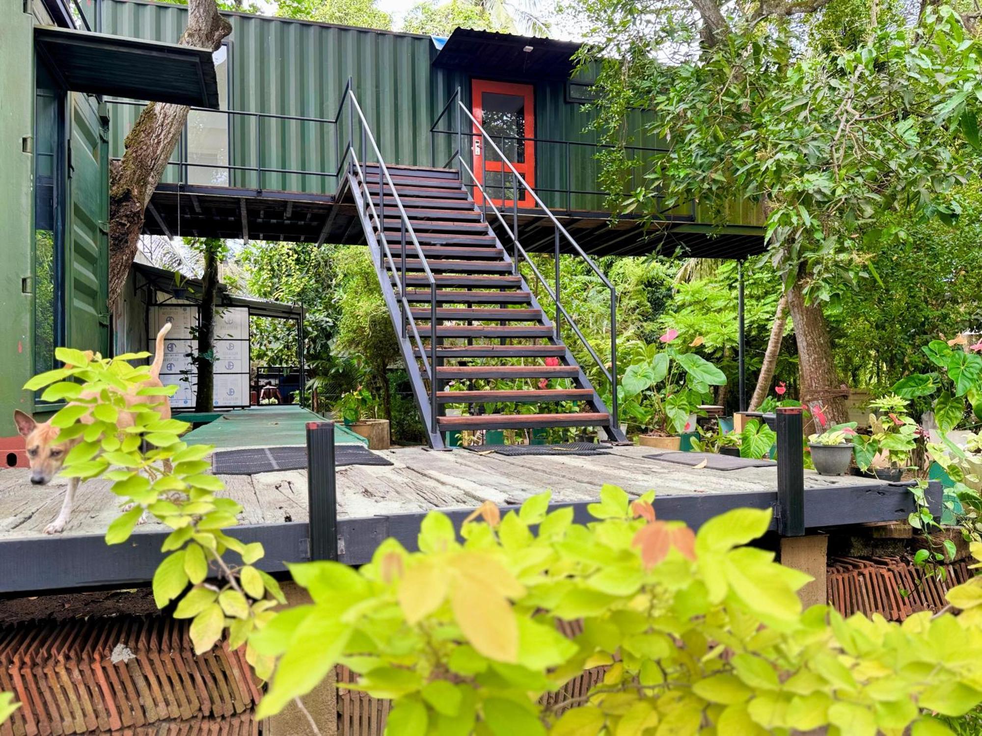 Traveler'S Haven Hostel At Colombo Intl Airport Katunayake Exterior photo