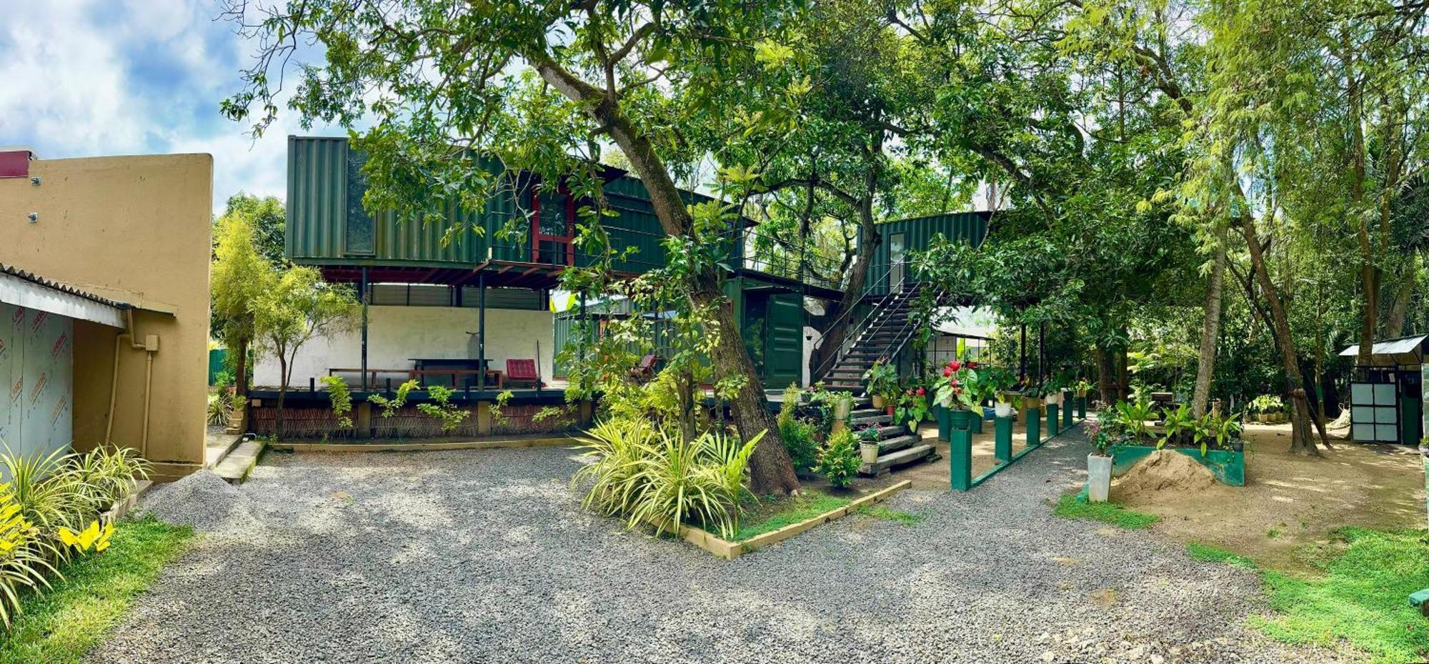 Traveler'S Haven Hostel At Colombo Intl Airport Katunayake Exterior photo